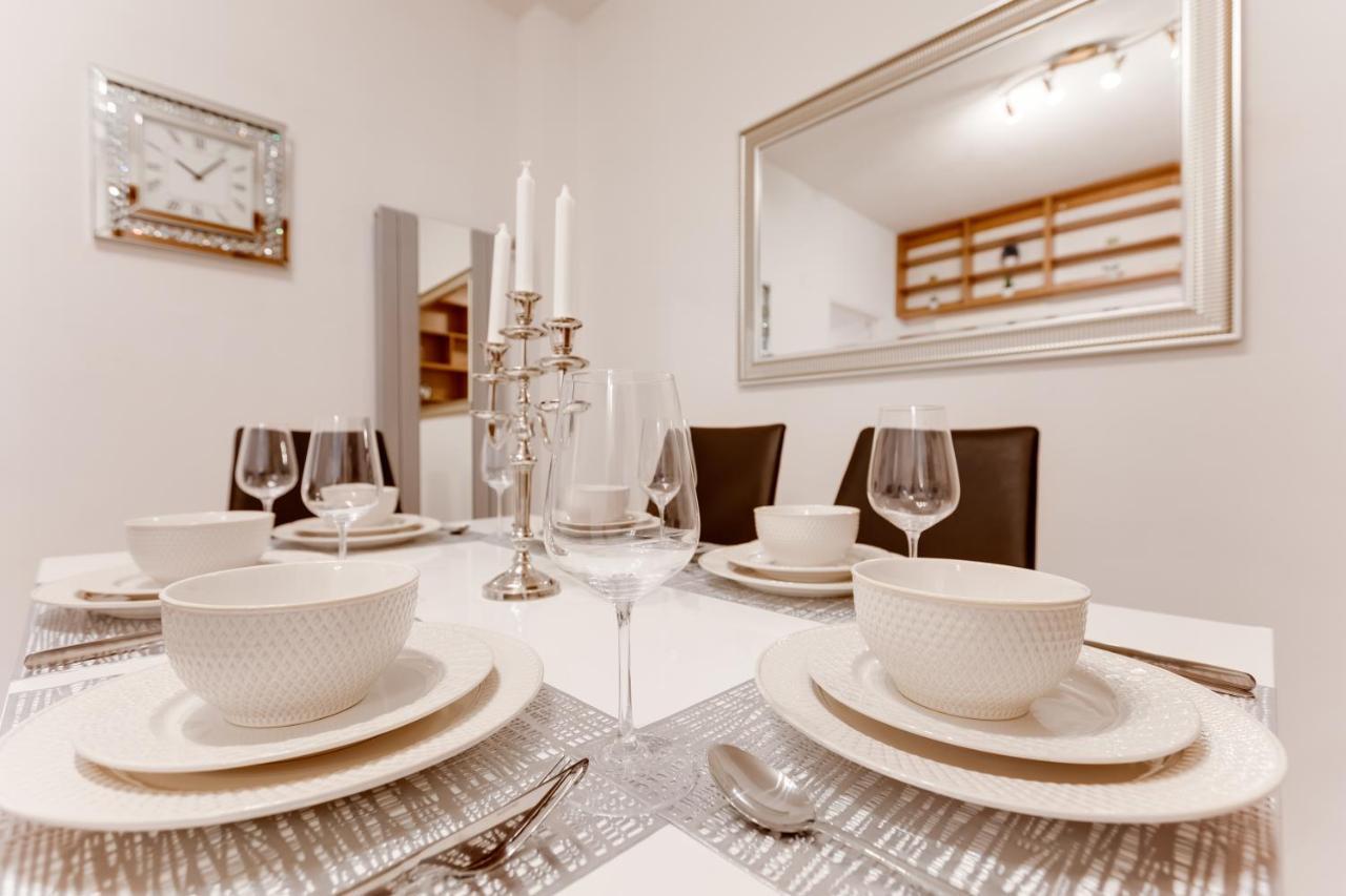 Exclusive Riverside In The Heart Of Praga