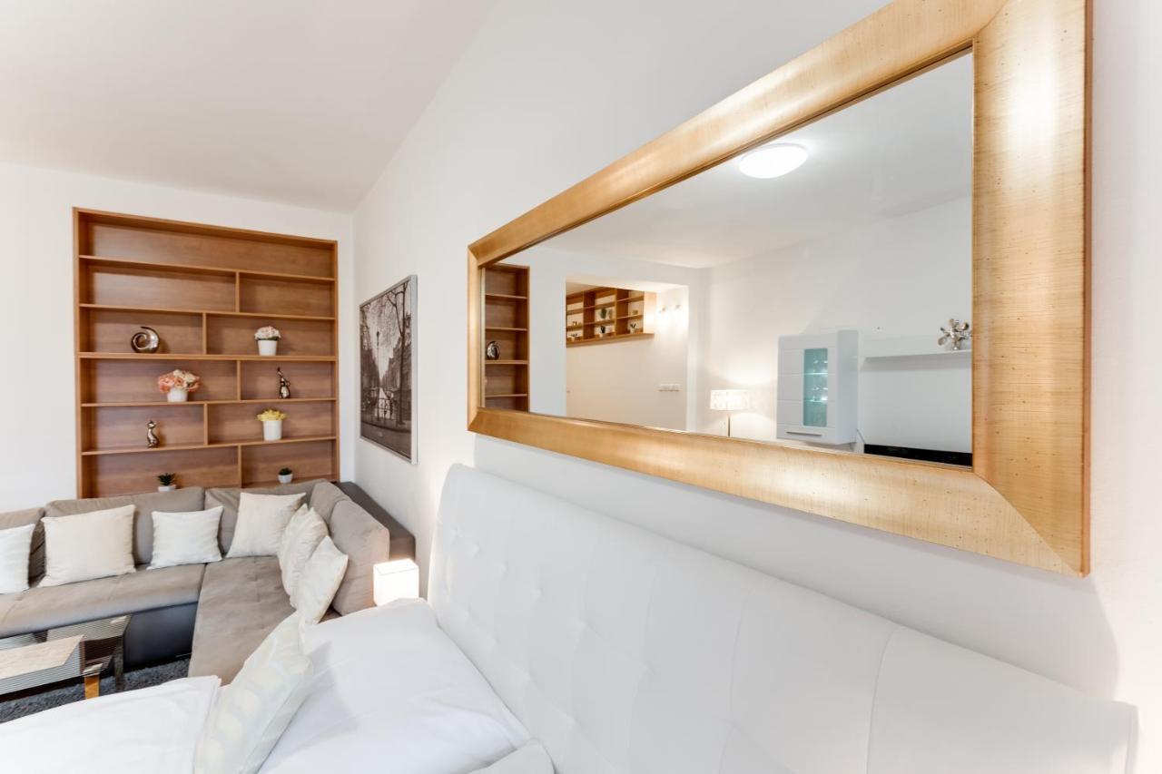 Exclusive Riverside In The Heart Of