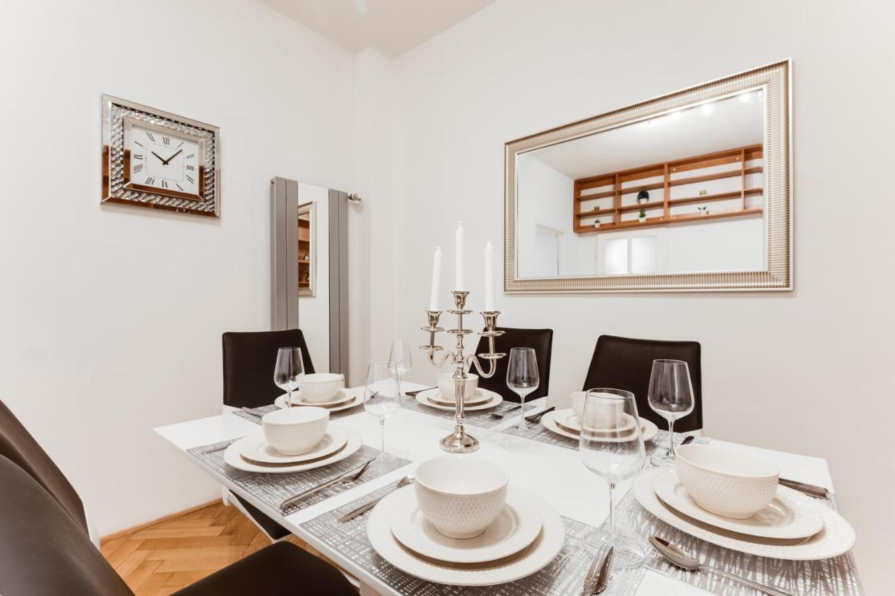 Exclusive Riverside In The Heart Of Praga