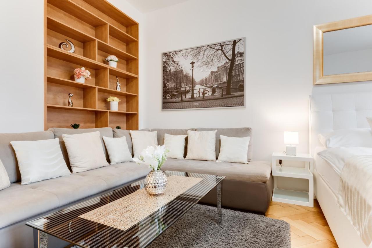 Exclusive Riverside In The Heart Of Praga