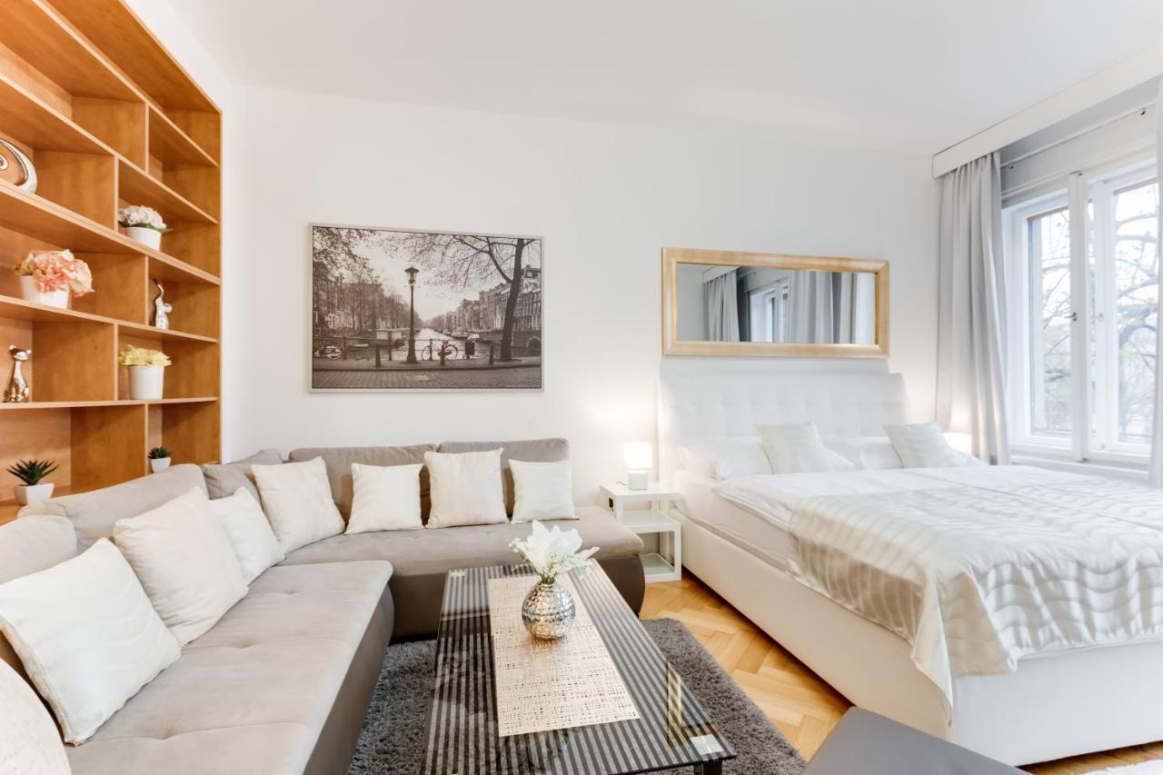 Exclusive Riverside In The Heart Of Praga